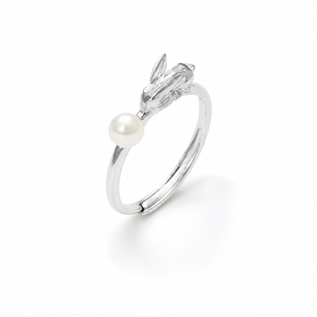 Sarah leaf sprout pearl ring in gold-plated sterling silver on white background - second finish