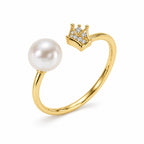 Una crown and pearl open ring in gold-plated sterling silver on white background